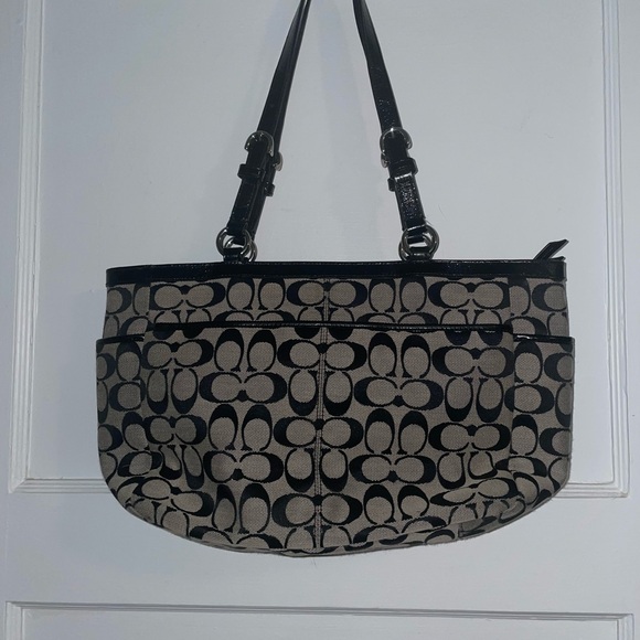 Authentic coach Stylish Black and Tan Women's Bag - Picture 3 of 12